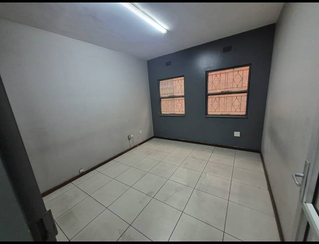 3,000M² WAREHOUSE TO LET IN BENROSE